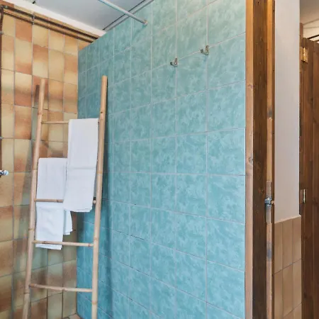 Simplistic In Nadrin With Garden Feriehus *